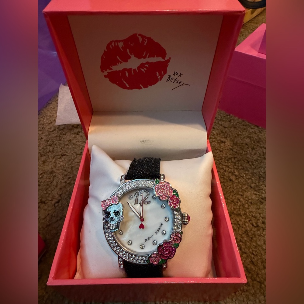 Lot of 11 Vintage Retired Betsey Johnson Watches - Picture 4 of 12